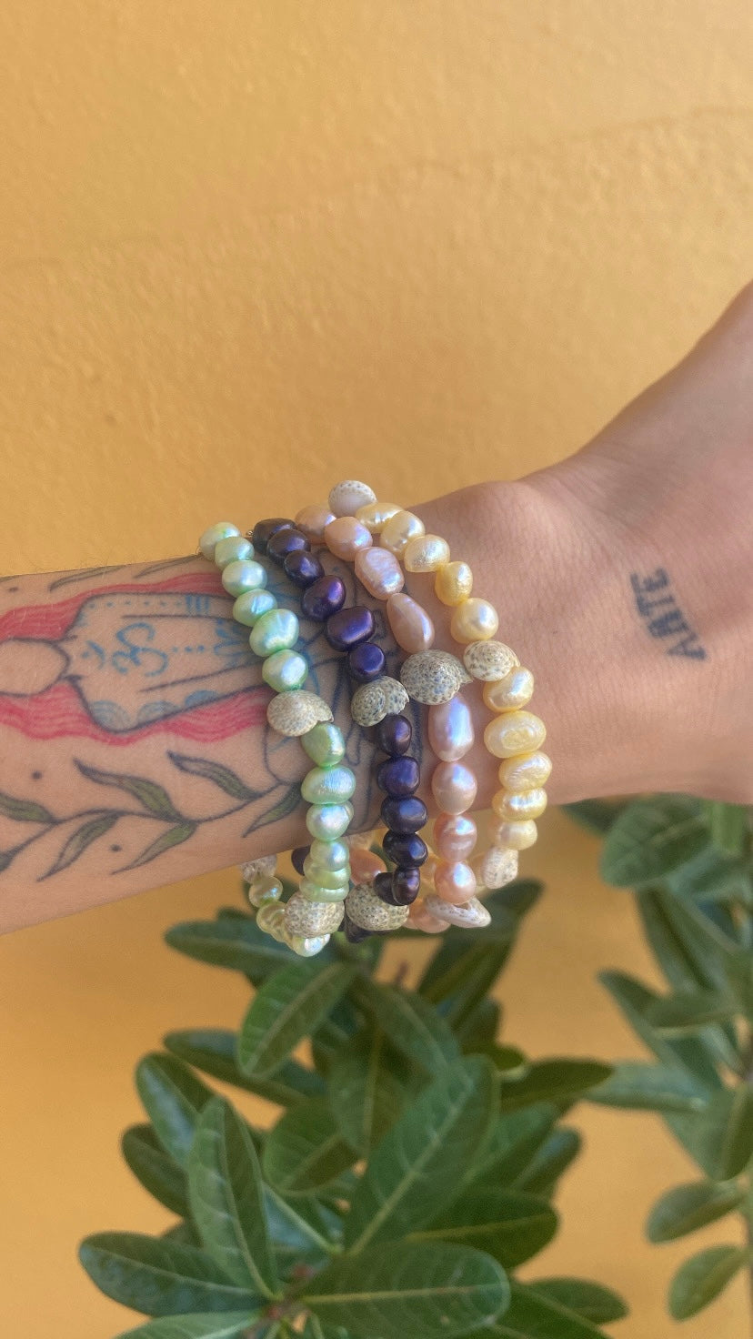Pearl in color bracelet