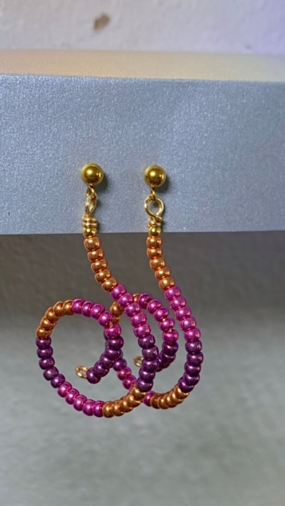 Spiral metallic earrings