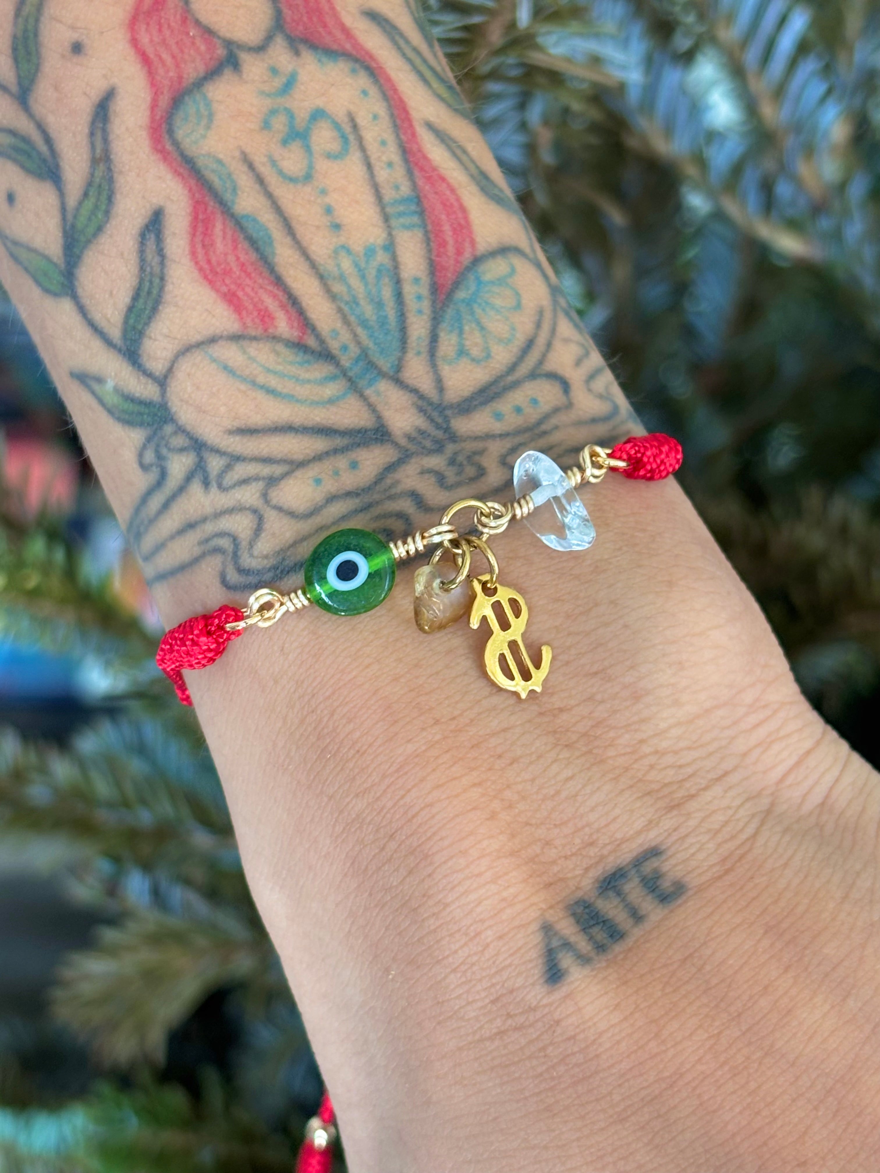 Pulsera de amuletos