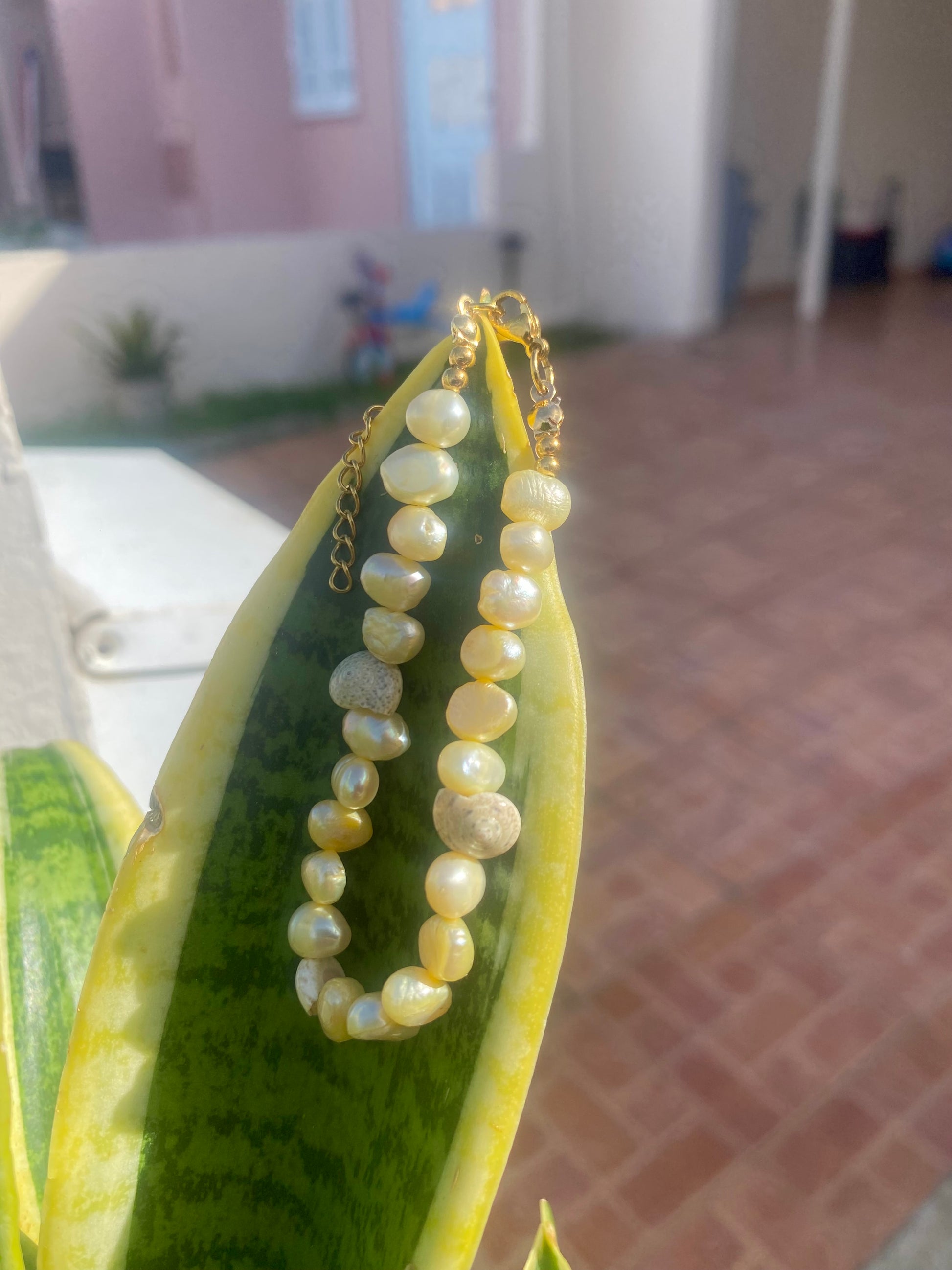 Pearl in color bracelet